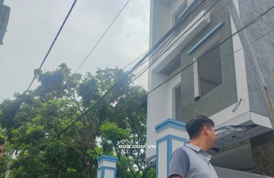 Bán nhà 3 tầng 1 tum, sân riêng gần BX Yên Nghĩa – Hà Đông